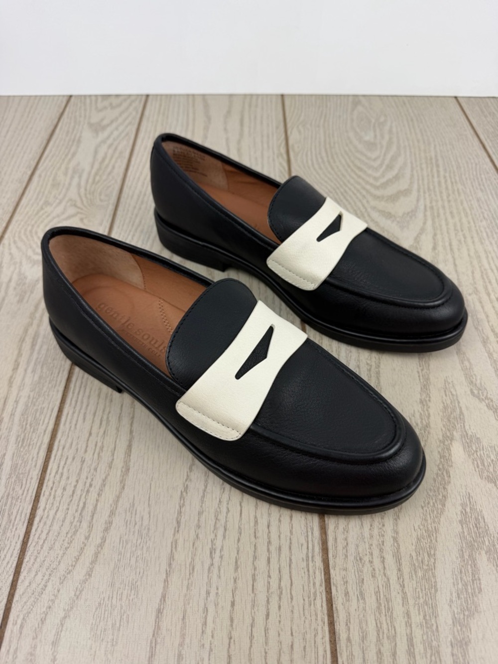 Gentle Souls Women's Cybil Leather Loafer Flats 9.5M Black White $199